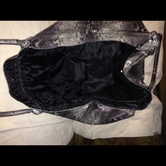 Oversized snakeskin replica tote - Picture 2 of 2