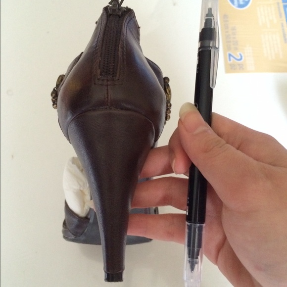 Heels - Picture 3 of 3