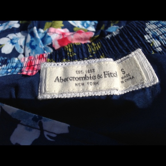 Abercrombie & Fitch Floral Skirt 🌸 - Picture 2 of 4