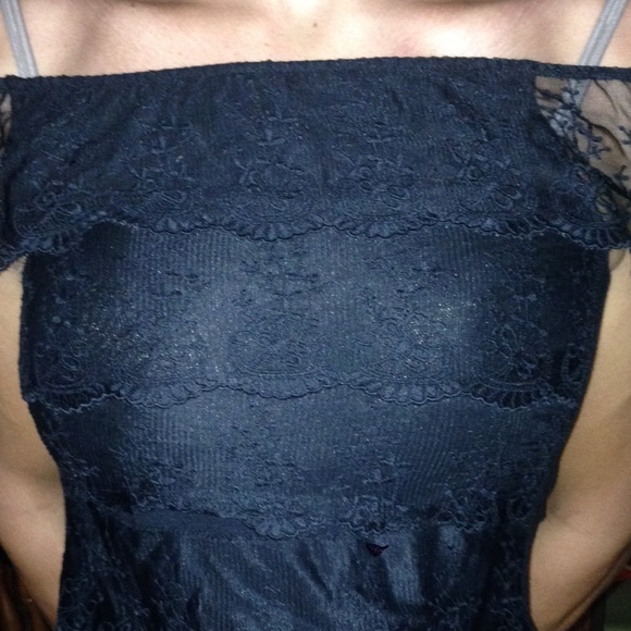 Black lace top - Picture 2 of 2