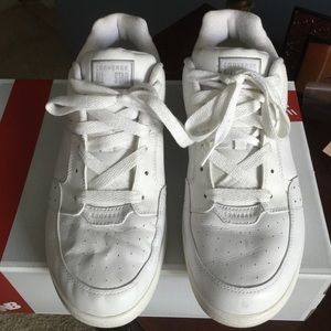 🎉 1 DAY SALE 🎉 Converse MENS shoes. Like NEW!