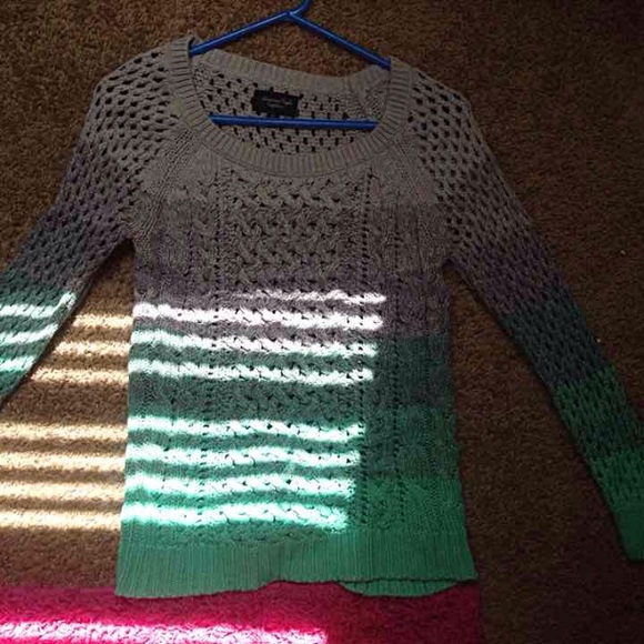 American Eagle Sweater
