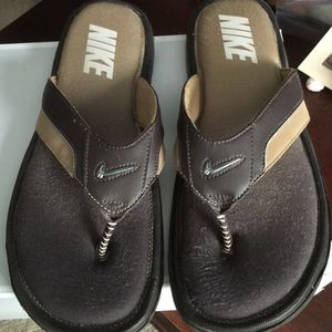 🎉 SALE 🎉Nike men's flip-flops barely worn.