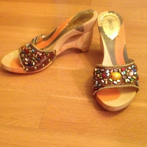 Amanda Shoes - Wooden heels