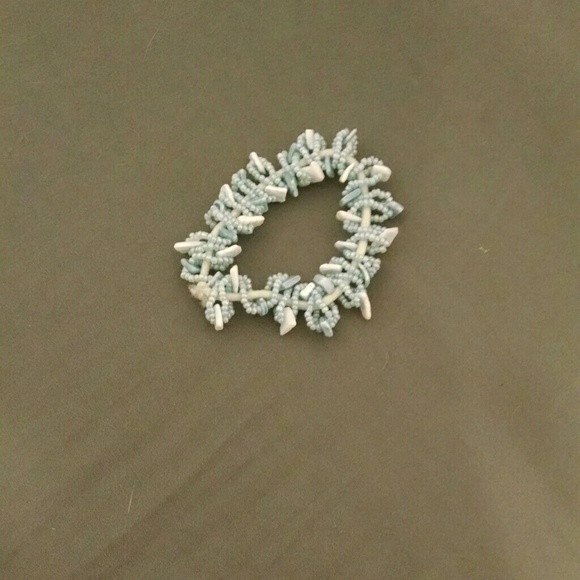 Blue beaded puka shell bracelet - Picture 1 of 1