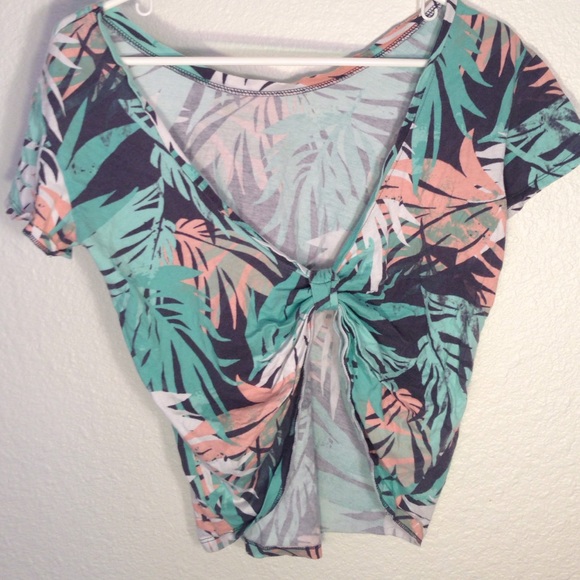 Kauai top with a twist🗿