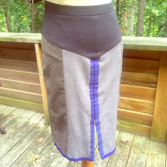 VENUS COLORBLOCK SKIRT WITH A POP OF BLUE