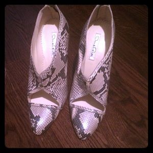 Oscar De La Renta Python booty. Orig  price $1190