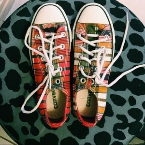 Red plaid converses!