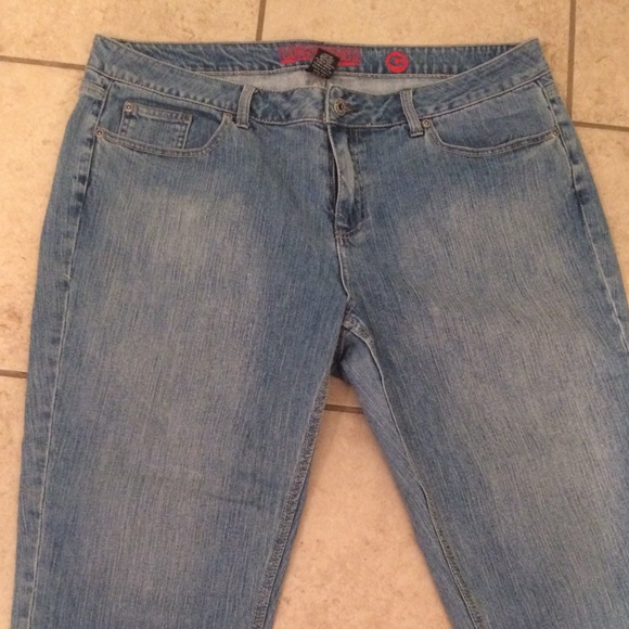 New York & Company Curvy Crop Jeans Size 18
