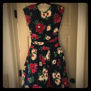 Adorable, vintage sundress!! Size 4-6.
