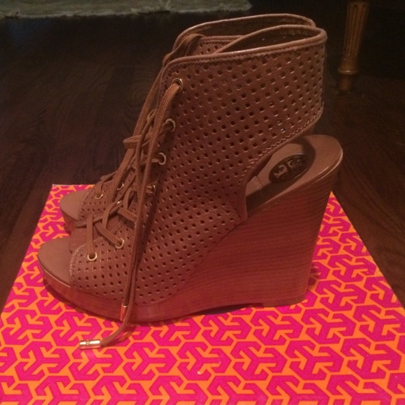 Tory Burch Royal Tan Open Toe Wedges - Picture 2 of 4