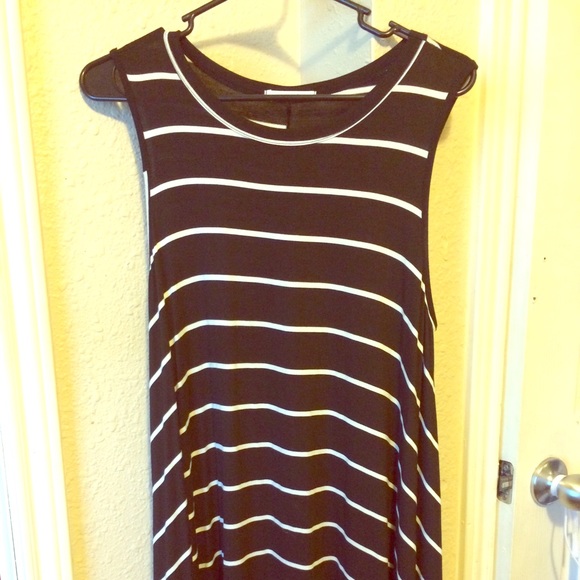 Flowy and adorable black and white dress