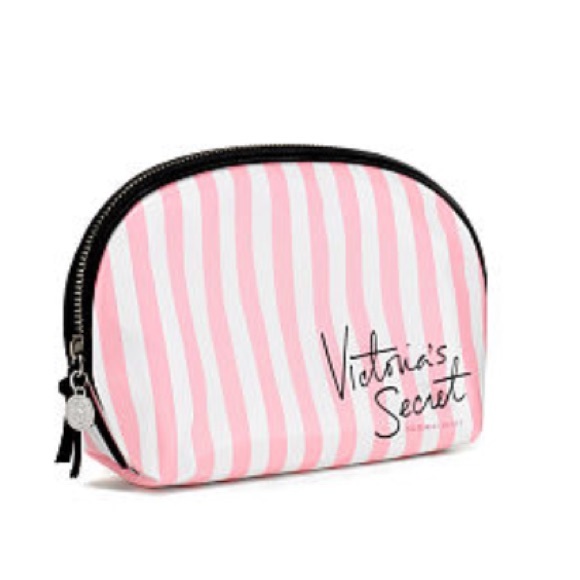 Makeup bag!! Tag me if u see this please!