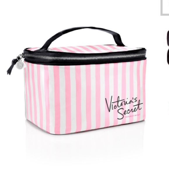 Makeup bag! Tag me if u see this!!