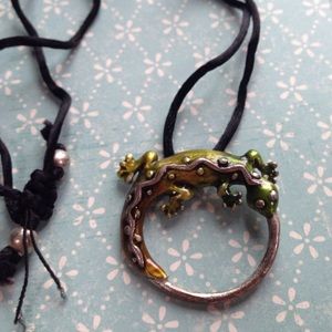 Lizard sunglasses holder on silk cord