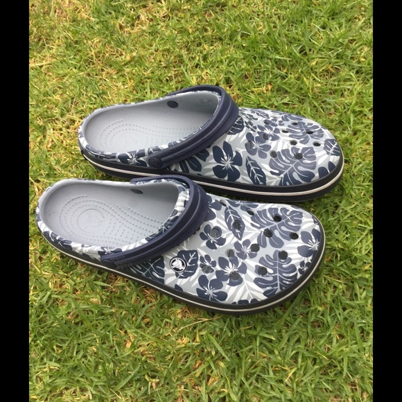 Like new(croccs)