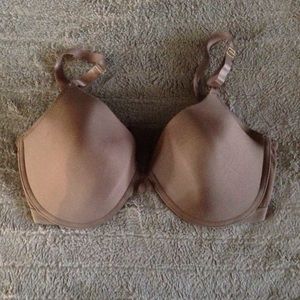 Jessica Simpson Bra size 38D