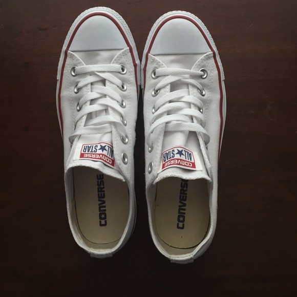 Women's white low top converse 🎀BEST AND FINAL🎀