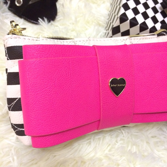 Betsey Johnson Big Bow Striped B&W Wrislet - Picture 2 of 4