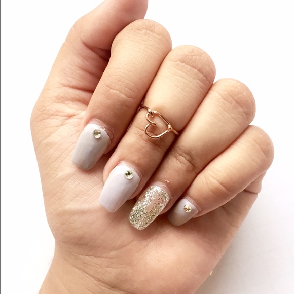 Closed heart knuckle ring