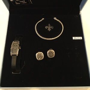 David Yurman look a like. Bracelet and earrings.