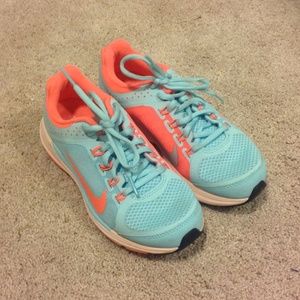 Nike running shoes| with nike+