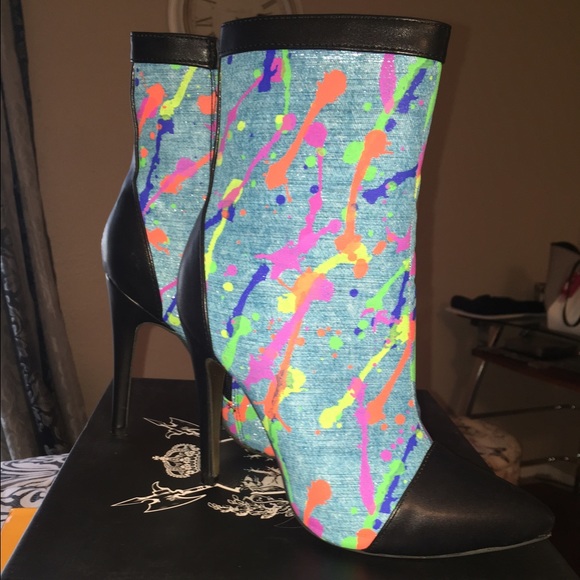 GORGEOUS!! Denim blue splash heels!