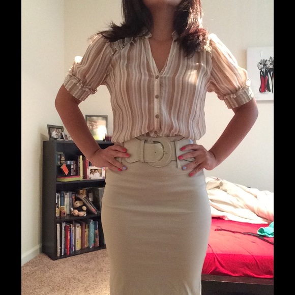 🚫BUNDLE🚫khaki high-waisted skirt &beige blouse