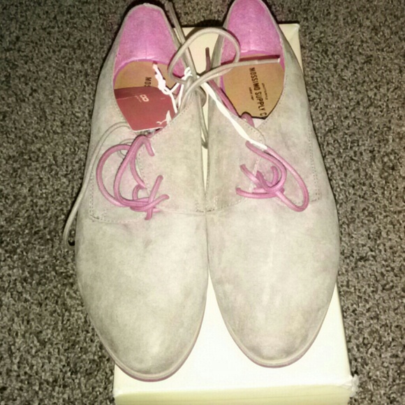 Oxford style shoes...