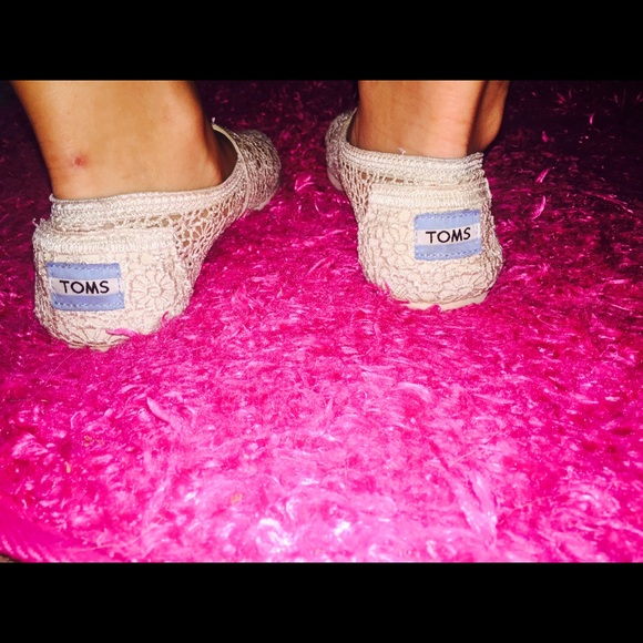 Toms! - Picture 2 of 3