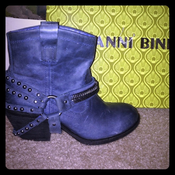Gianni Bini oil leather Harness Studs Ankle boots
