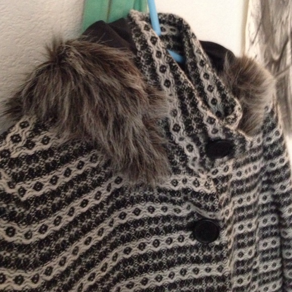 Jack brand coat with faux fur hood - Picture 2 of 3