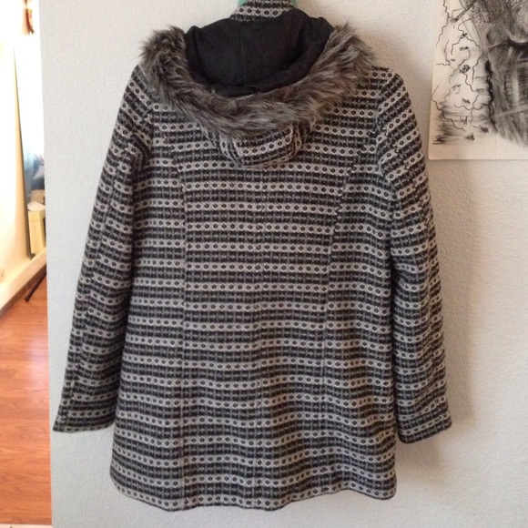 Jack brand coat with faux fur hood - Picture 3 of 3