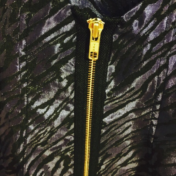 Topshop Open Back Zebra Print Top - Picture 3 of 4