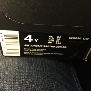 Bred 11 low DS ! Size 4.