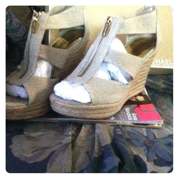 MICHAEL KORS DAMITA WEDGES