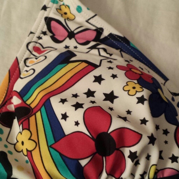 Super cute swim top - Picture 2 of 2