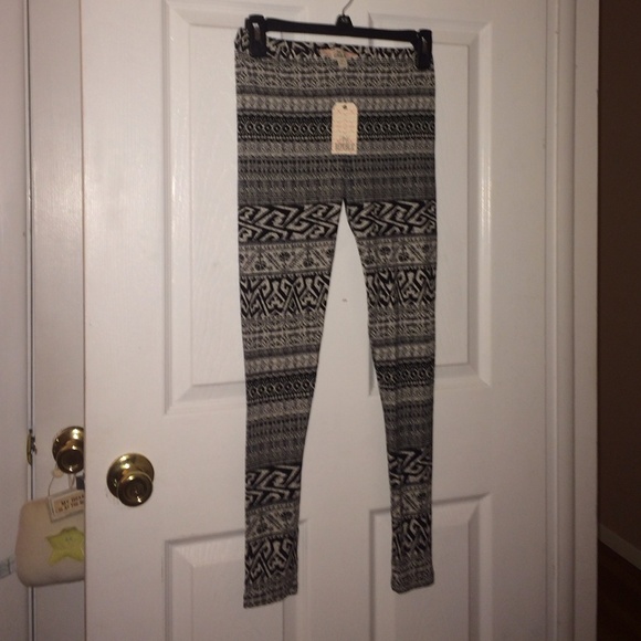 Pink republic black and white leggings xs