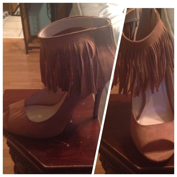 Quipid fringe peep toe heels