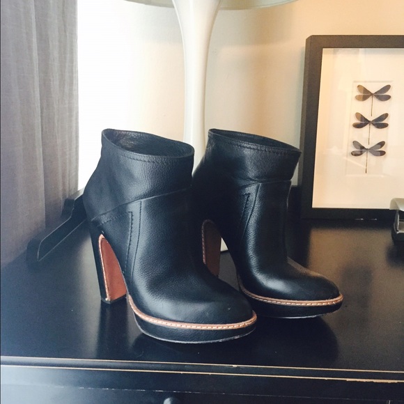 Modern Vintage Parker Ankle Bootie - Picture 2 of 4