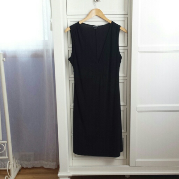 New! Stretchy black v-neck sleeveless dress