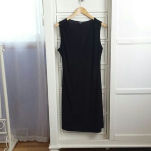 New! Stretchy black v-neck sleeveless dress