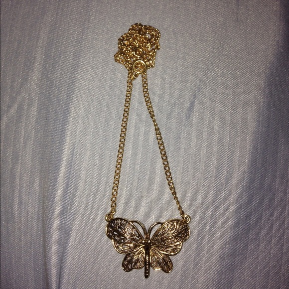 Wet seal butterfly necklace - Picture 2 of 2