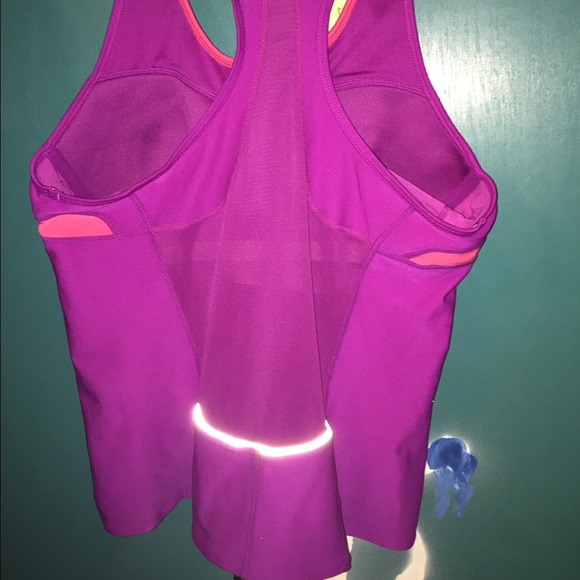 Nike workout top - Picture 2 of 2