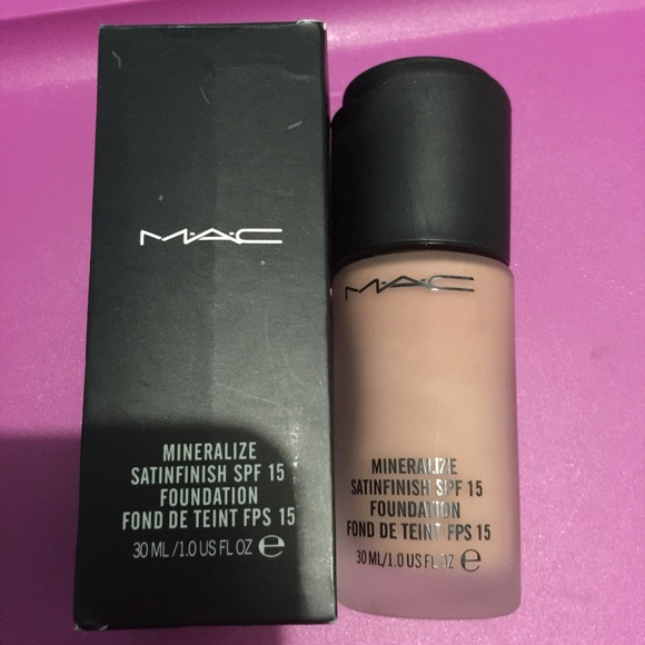 Mac Mineralize Satinfinish SPF Foundation