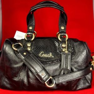 💼Black Ashley Coach bag- more pics!!