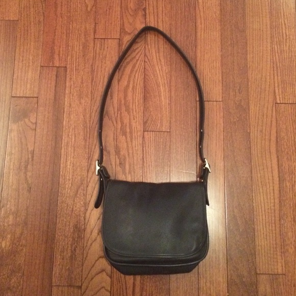 Coach Handbags - Authentic Vintage Coach Crossbody Bag