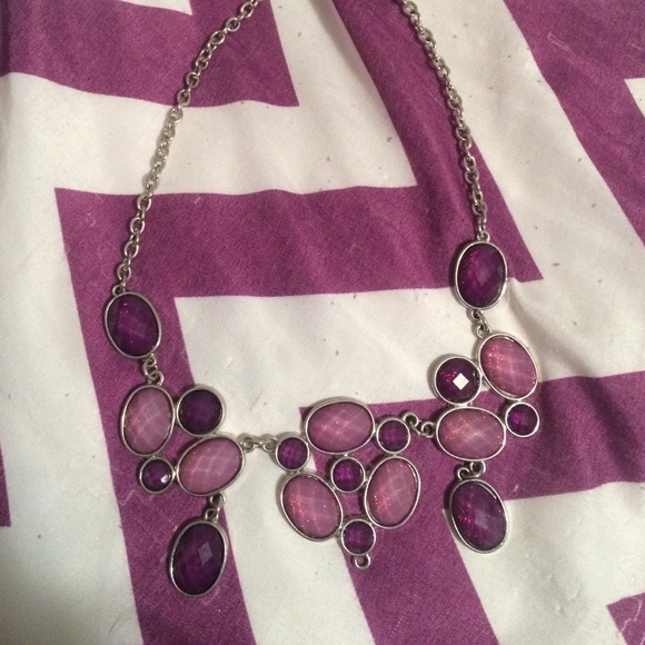 Gorgeous purple statement necklace! - Picture 1 of 2