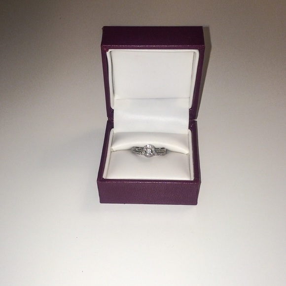 SOLD - Helzberg Diamonds wedding ring & band - Picture 4 of 4